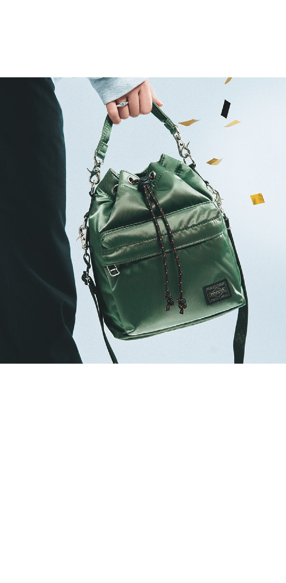 KURA CHIKA by PORTER SHIBUYA / 8F BALLOONSAC（S）35,200円 古くから小物を持ち歩くために使われた巾着袋をモチーフに、印象的な丸みのあるフォルムに仕上げた「BALLOONSAC（バルーンサック）」です。ウォレットやスマートフォンなどがしっかり収まるサイズ感となっています。取り外し可能なハンドルとショルダーストラップが付属し、肩掛けだけでなく手持ちでもお使いいただける2WAY仕様です。